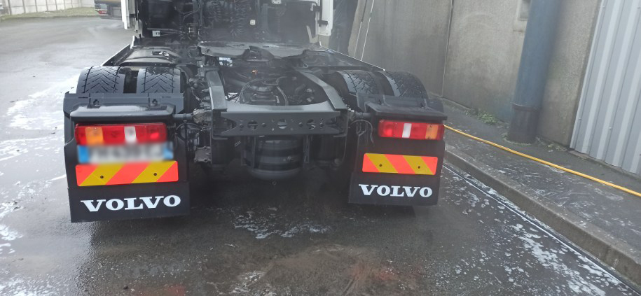 Awproprete, specialiste en netooyage de camion poids lourds extérieur
